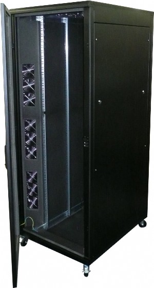 Akustikschränke für das Büro von 19 Zoll Technik. EDV-Schrank mit